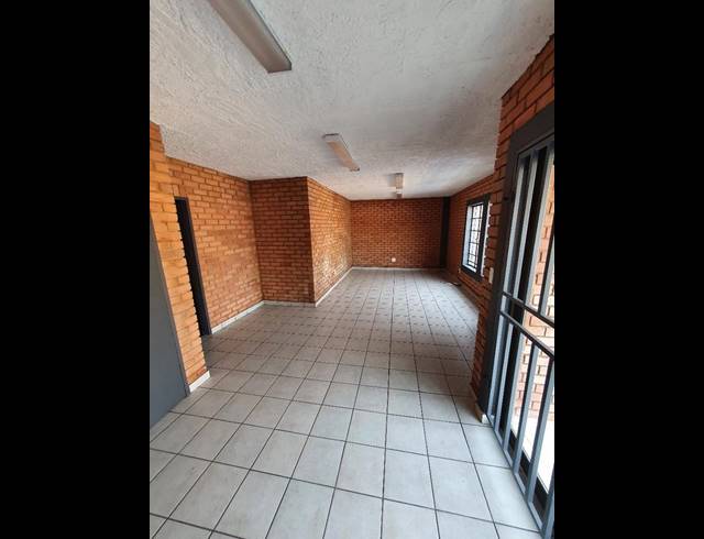 INDUSTRIAL PROPERTY TO RENT IN HENNOPSPARK